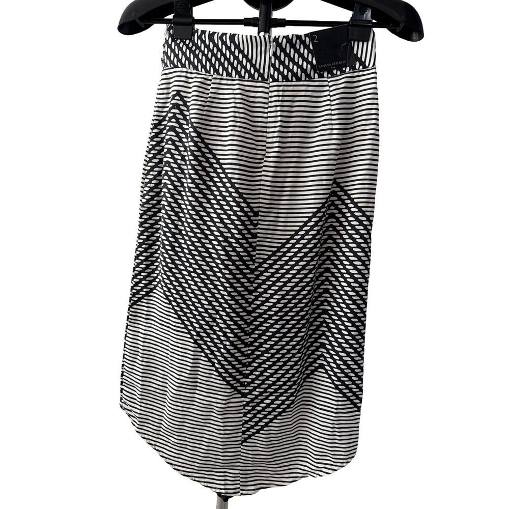 Banana Republic Black White Geometric Faux Wrap Tie Midi Skirt Size 2 Chic NWT - Picture 5 of 6